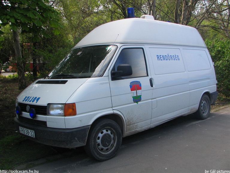 Volkswagen Transporter T4, fotó: Gál András
Keywords: rendőrség rendőr rendőrautó magyar Magyarország RB38-32