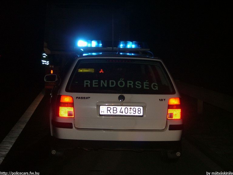 Volkswagen Passat, fotó: mátyáskirály
Keywords: rendőrség rendőr rendőrautó magyar Magyarország RB40-98