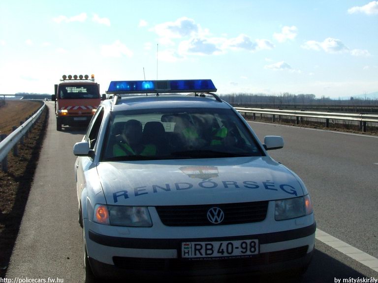 Volkswagen Passat, fotó: mátyáskirály
Keywords: rendőrség rendőr rendőrautó magyar Magyarország RB40-98