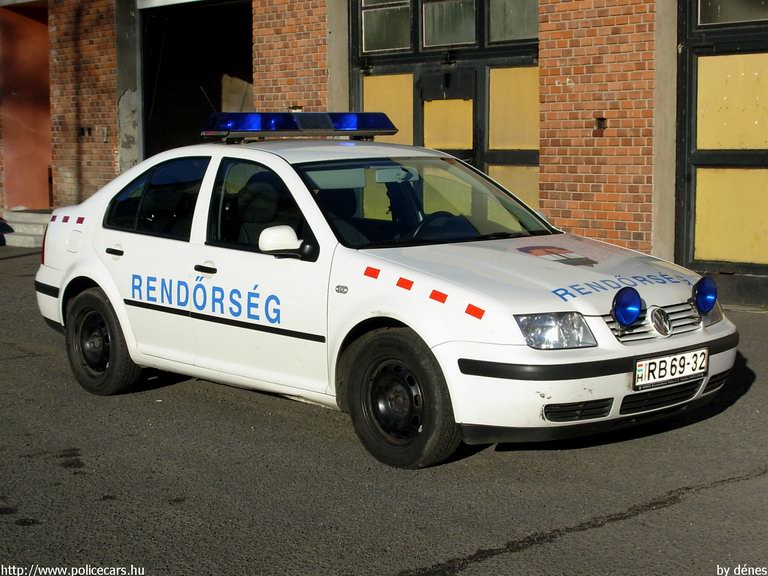 Volkswagen Bora, fotó: dénes
Keywords: rendőrség rendőr rendőrautó magyar Magyarország RB69-32