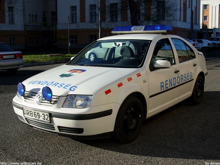 Volkswagen Bora, fotó: dénes
Keywords: rendőrség rendőr rendőrautó magyar Magyarország RB69-32