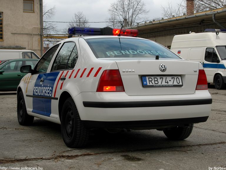 Volkswagen Bora, Pest Megyei Rendõr-fõkapitányság, fotó: Norbee
Keywords: rendőrség rendőr rendőrautó magyar Magyarország RB74-70