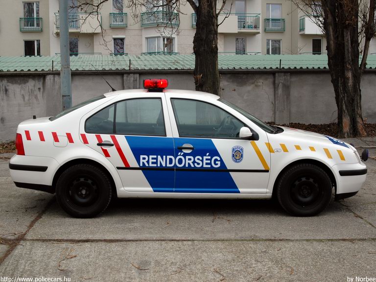 Volkswagen Bora, Pest Megyei Rendõr-fõkapitányság, fotó: Norbee
Keywords: rendőrség rendőr rendőrautó magyar Magyarország RB74-70