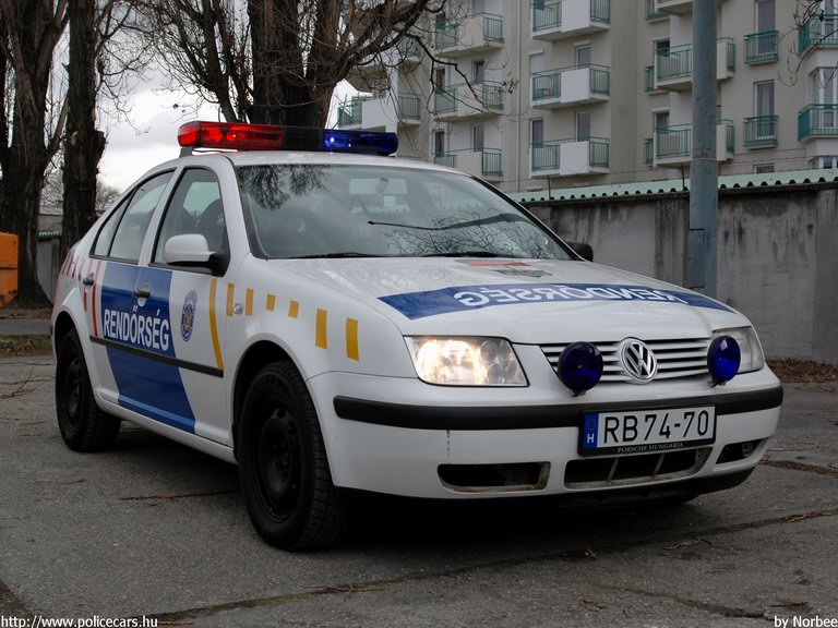 Volkswagen Bora, Pest Megyei Rendõr-fõkapitányság, fotó: Norbee
Keywords: rendőrség rendőr rendőrautó magyar Magyarország RB74-70