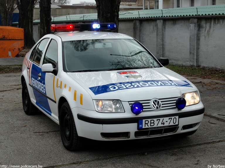 Volkswagen Bora, Pest Megyei Rendõr-fõkapitányság, fotó: Norbee
Keywords: rendőrség rendőr rendőrautó magyar Magyarország RB74-70