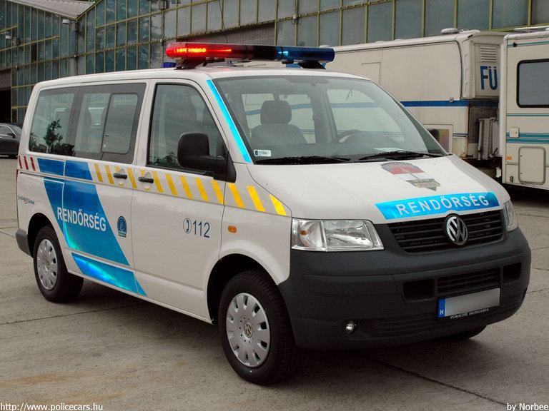 Volkswagen Transporter T5, fotó: Norbee
Keywords: rendőrség rendőr rendőrautó magyar Magyarország 