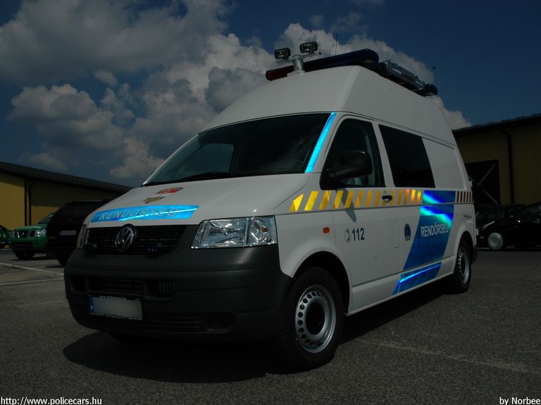 Volkswagen Transporter T5, fotó: Norbee
Keywords: rendőrség rendőr rendőrautó magyar Magyarország 