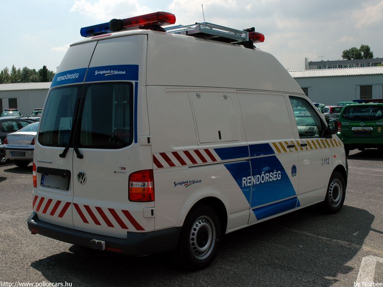 Volkswagen Transporter T5, fotó: Norbee
Keywords: rendőrség rendőr rendőrautó magyar Magyarország 