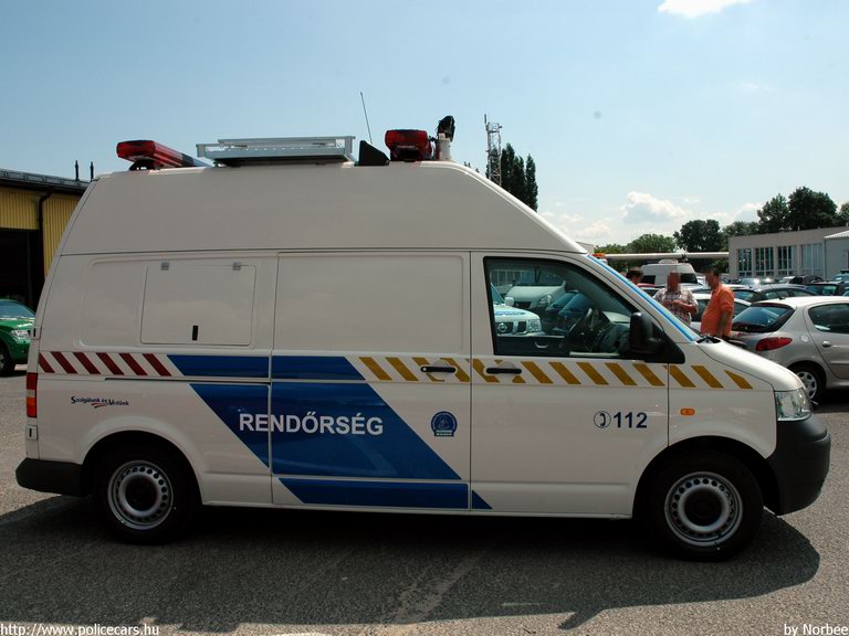 Volkswagen Transporter T5, fotó: Norbee
Keywords: rendőrség rendőr rendőrautó magyar Magyarország 
