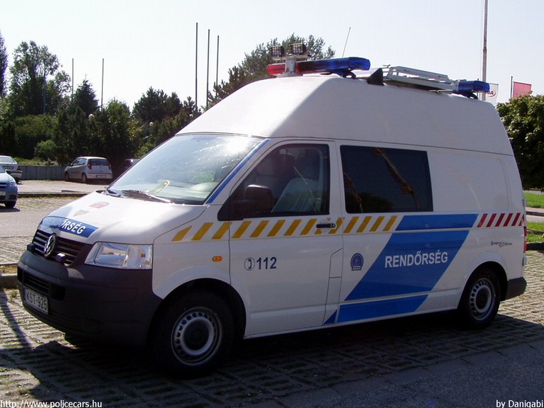 Volkswagen Transporter T5, fotó: Danigabi
Keywords: rendőrség rendőrautó rendőr magyar Magyarország KST-925