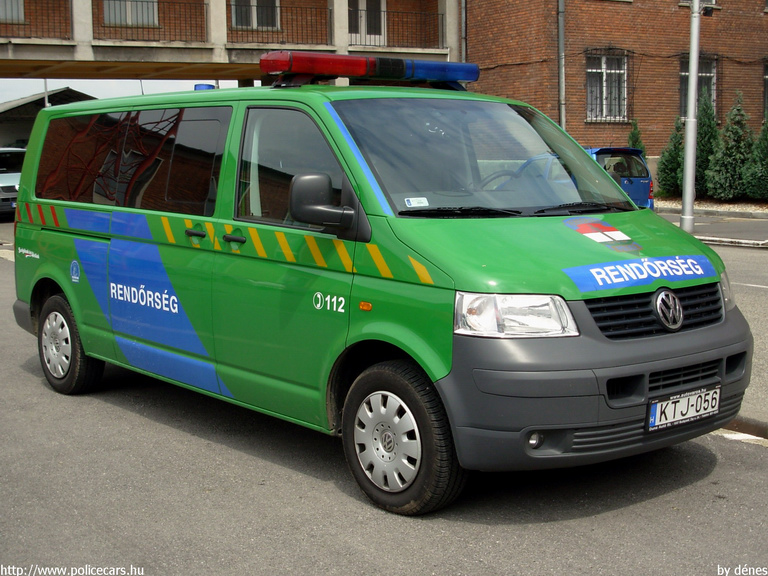 Volkswagen Transporter T5, fotó: dénes
Keywords: rendőrség rendőrautó rendőr magyar Magyarország KTJ-056