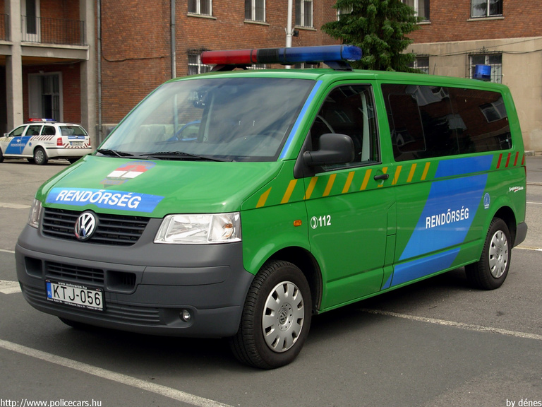 Volkswagen Transporter T5, fotó: dénes
Keywords: rendőrség rendőrautó rendőr magyar Magyarország KTJ-056