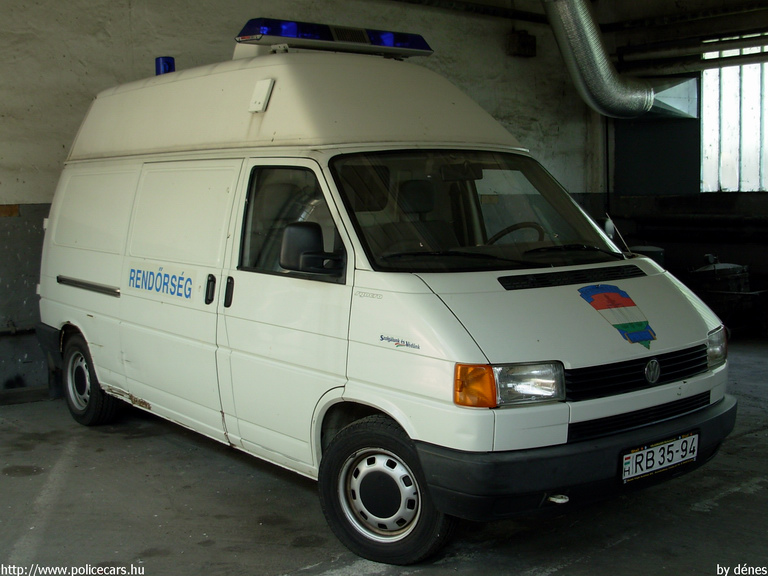 Volkswagen Transporter T4, fotó: dénes
Keywords: rendőrség rendőrautó rendőr magyar Magyarország RB35-94