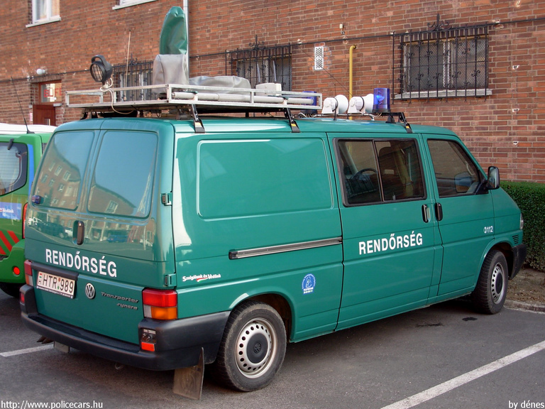 Volkswagen Transporter T4, fotó: dénes
Keywords: rendőrség rendőrautó rendőr magyar Magyarország HTR-989