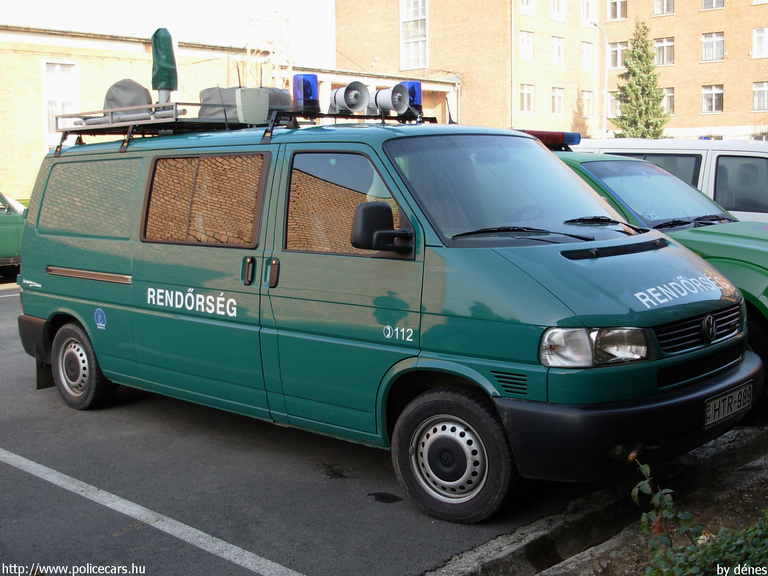 Volkswagen Transporter T4, fotó: dénes
Keywords: rendőrség rendőrautó rendőr magyar Magyarország HTR-989