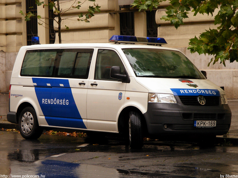 Volkswagen Transporter T5, fotó: Bbazsa
Keywords: rendőrség rendőrautó rendőr magyar Magyarország KPK-169