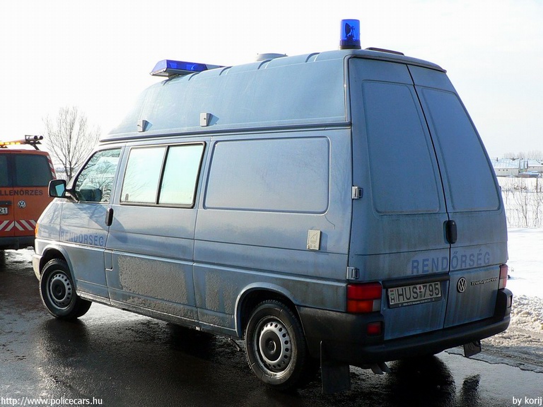 Volkswagen Transporter T4, fotó: korij
Keywords: rendőrség rendőrautó rendőr magyar Magyarország HUS-795