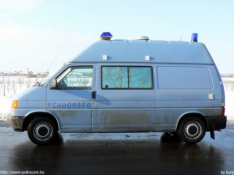 Volkswagen Transporter T4, fotó: korij
Keywords: rendőrség rendőrautó rendőr magyar Magyarország HUS-795