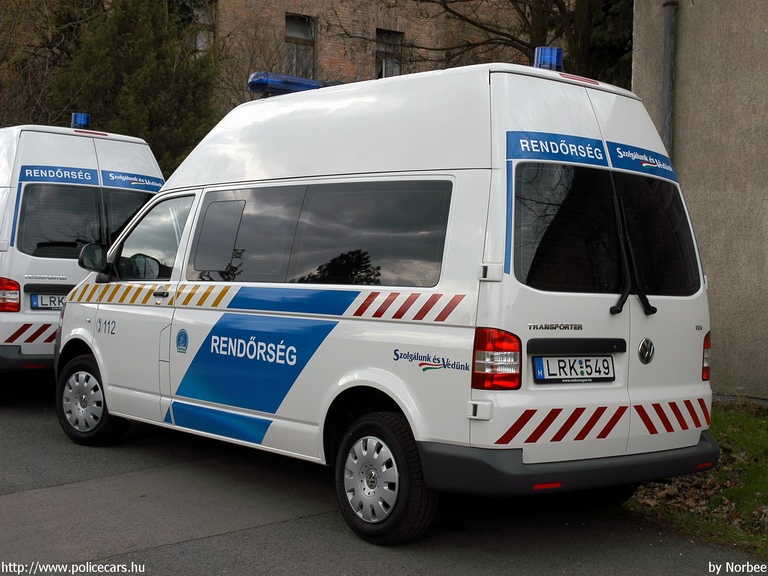 Volkswagen Transporter T5, fotó: Norbee
Keywords: rendőrség rendőr rendőrautó magyar Magyarország LRK-549