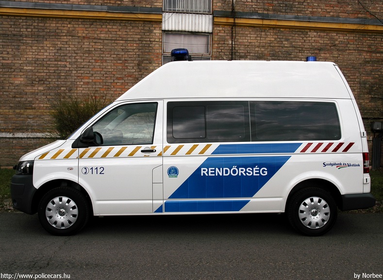 Volkswagen Transporter T5, fotó: Norbee
Keywords: rendőrség rendőr rendőrautó magyar Magyarország LRK-549