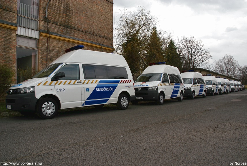 Volkswagen Transporter T5, fotó: Norbee
Keywords: rendőrség rendőr rendőrautó magyar Magyarország LRK-546