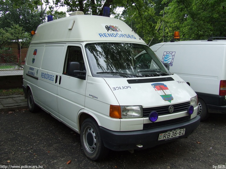 Volkswagen Transporter T4, fotó: Sz.S.
Keywords: rendőr rendőrautó rendőrség magyar Magyarország RB36-62