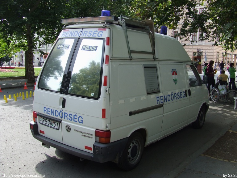 Volkswagen Transporter T4, fotó: Sz.S.
Keywords: rendőr rendőrautó rendőrség magyar Magyarország RB38-51