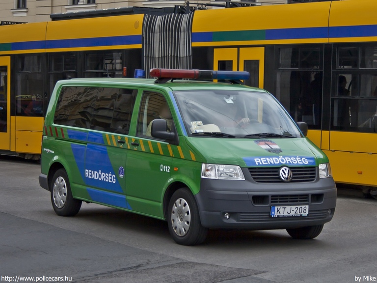 Volkswagen Transporter T5, fotó: Mike
Keywords: rendőr rendőrautó rendőrség magyar Magyarország KTJ-208