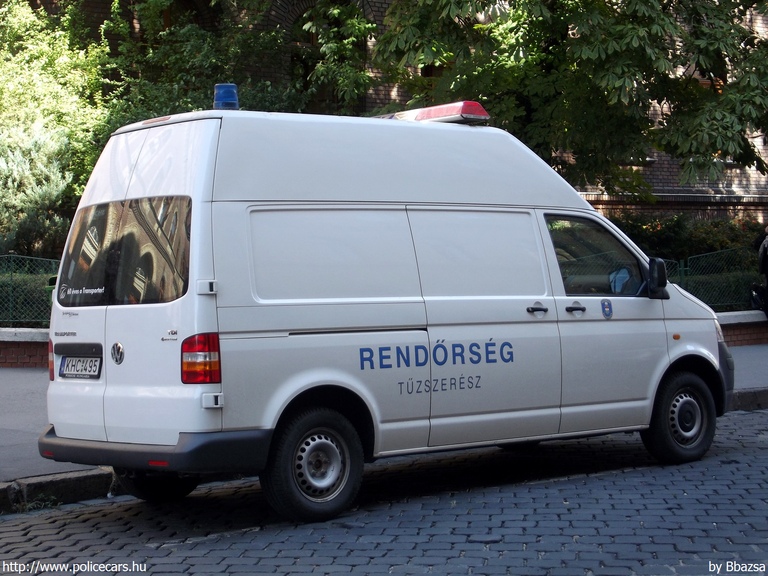Volkswagen Transporter T5, fotó: Bbazsa
Keywords: rendőrség rendőr rendőrautó magyar Magyarország KHC-495