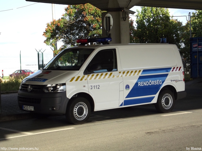 Volkswagen Transporter T5 facelift, fotó: Bbazsa
Keywords: rendőrség rendőr rendőrautó magyar Magyarország MCE-727