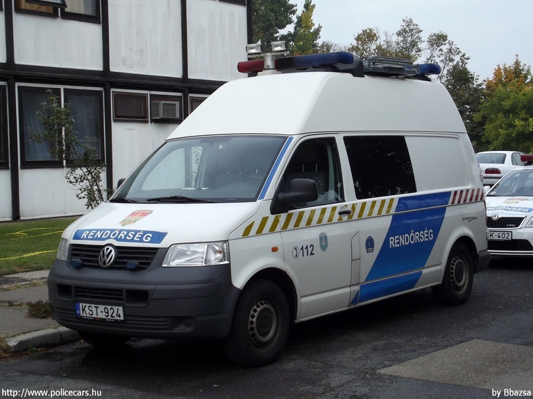 Volkswagen Transporter T5, fotó: Bbazsa
Keywords: rendőrség rendőrautó rendőr magyar Magyarország KST-924