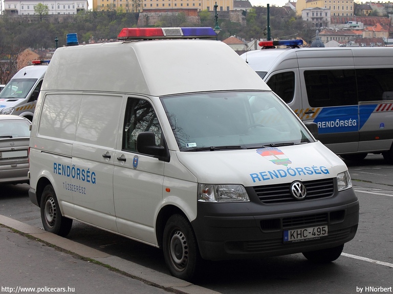 Volkswagen Transporter T5, fotó: HNorbert
Keywords: rendőr rendőrautó rendőrség magyar Magyarország KHC-495
