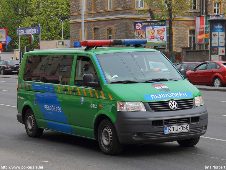 Volkswagen Transporter T5, fotó: HNorbert
Keywords: rendőr rendőrautó rendőrség magyar Magyarország KTJ-056