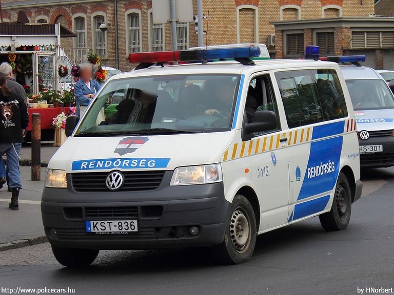 Volkswagen Transporter T5, fotó: HNorbert
Keywords: rendőrség rendőrautó rendőr magyar Magyarország KST-836