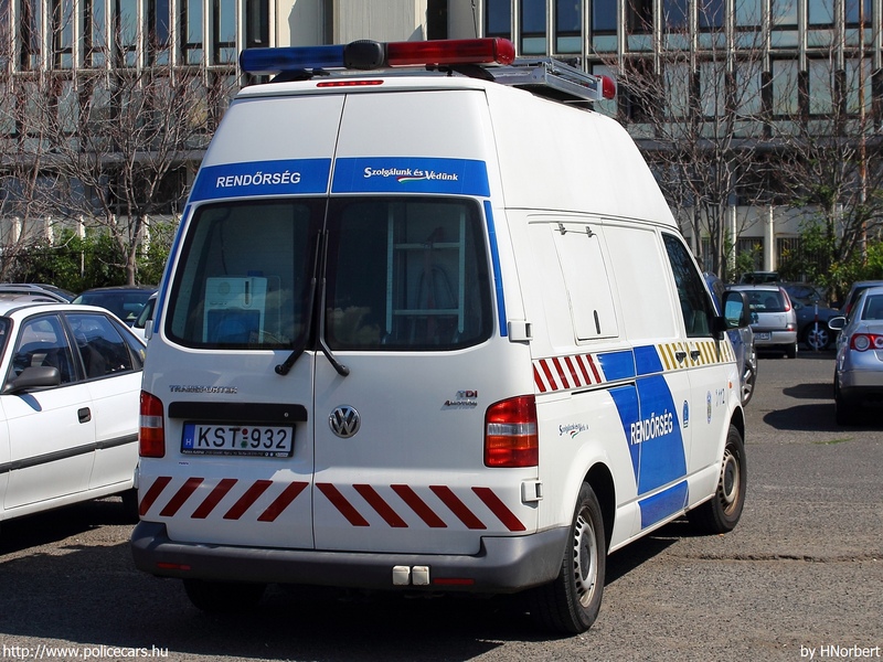 Volkswagen Transporter T5, fotó: HNorbert
Keywords: rendőr rendőrautó rendőrség magyar Magyarország KST-932