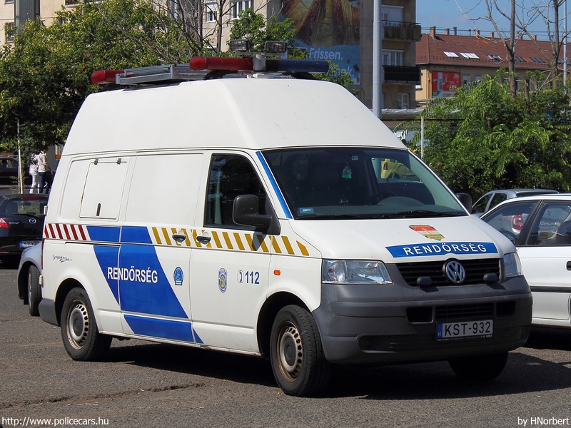 Volkswagen Transporter T5, fotó: HNorbert
Keywords: rendőr rendőrautó rendőrség magyar Magyarország KST-932
