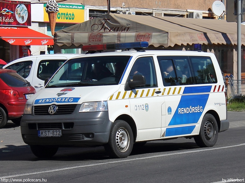 Volkswagen Transporter T5, fotó: HNorbert
Keywords: rendőr rendőrautó rendőrség magyar Magyarország KST-832