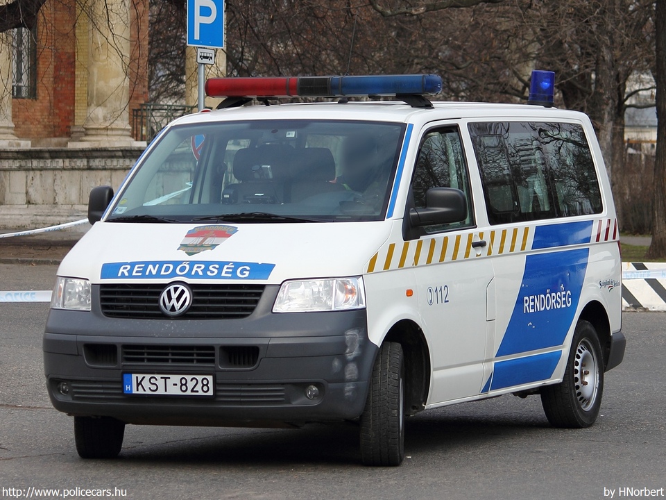 Volkswagen Transporter T5, fotó: HNorbert
Keywords: rendőr rendőrautó rendőrség magyar Magyarország KST-828