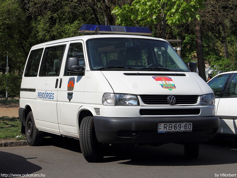 Volkswagen Transporter T4, fotó: HNorbert
Keywords: rendőrautó rendőrség rendőr magyar Magyarország RB69-60 police hungarian Hungary
