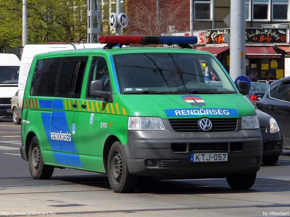 Volkswagen Transporter T5, fotó: HNorbert
Keywords: rendőrség rendőr rendőrautó magyar Magyarország KTJ-057 police hungarian Hungary