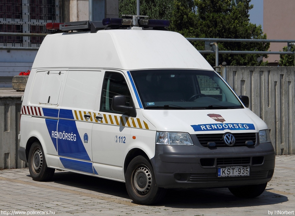 Volkswagen Transporter T5, fotó: HNorbert
Keywords: rendőrség rendőr rendőrautó magyar Magyarország KST-935 police hungarian Hungary