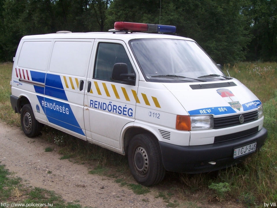 Volkswagen Transporter T4, fotó: Vili
Keywords: rendőrség rendőr rendőrautó magyar Magyarország ICJ-346 police hungarian Hungary