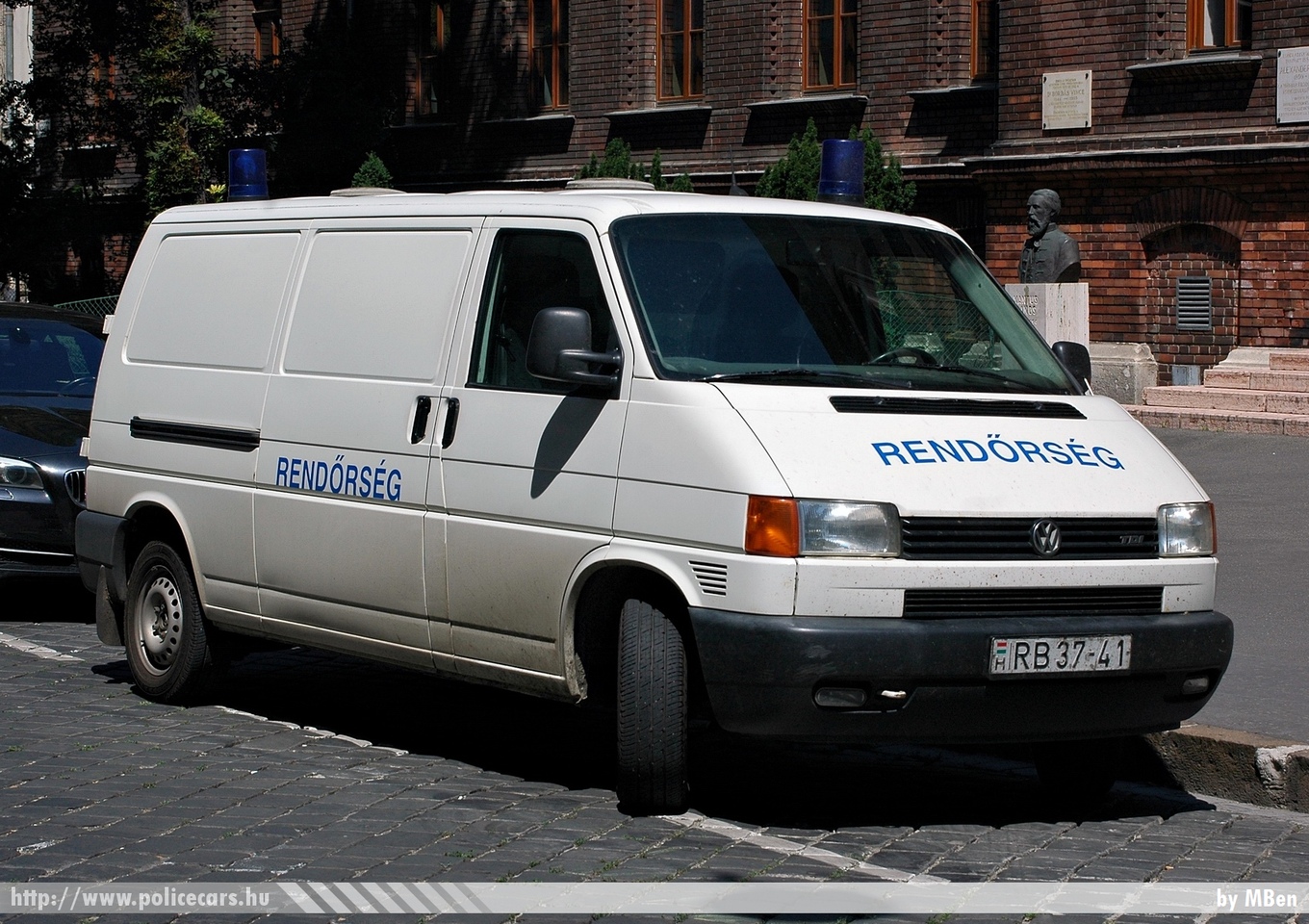 Volkswagen Transporter T4, fotó: MBen
Keywords: rendőr rendőrautó rendőrség magyar Magyarország RB37-41