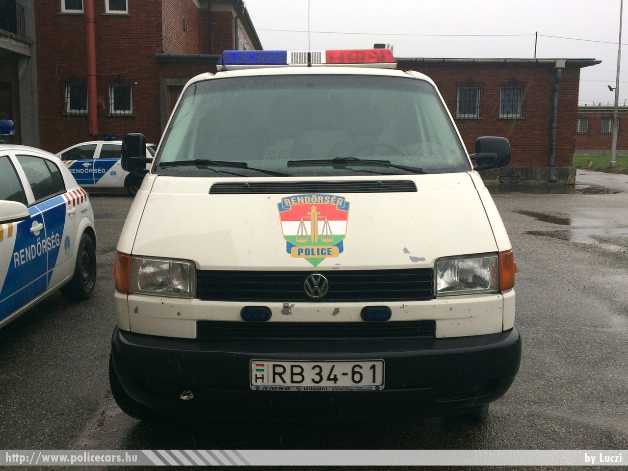 Volkswagen Transporter T4, fotó: Luczi
Keywords: rendőr rendőrautó rendőrség magyar Magyarország police policecar Hungary hungarian RB34-61