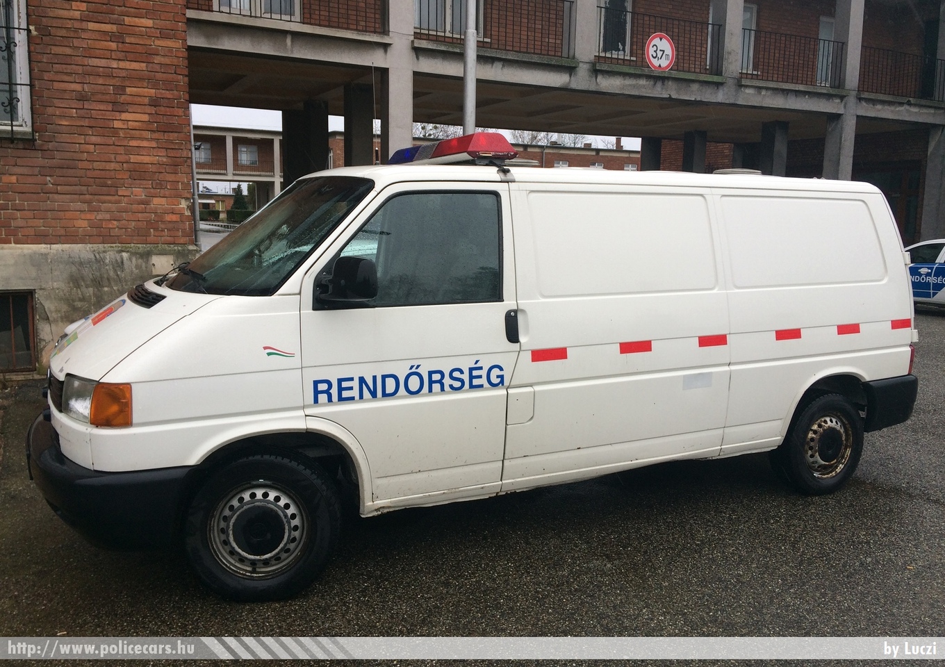 Volkswagen Transporter T4, fotó: Luczi
Keywords: rendőr rendőrautó rendőrség magyar Magyarország police policecar Hungary hungarian RB34-61