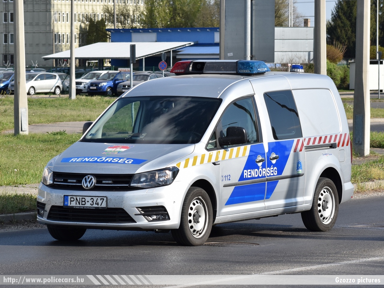 Volkswagen Caddy Maxi 2.0 TDI 4Motion, fotó: Gzozzo pictures
Keywords: rendőr rendőrautó rendőrség magyar Magyarország police policecar Hungary hungarian PNB-347