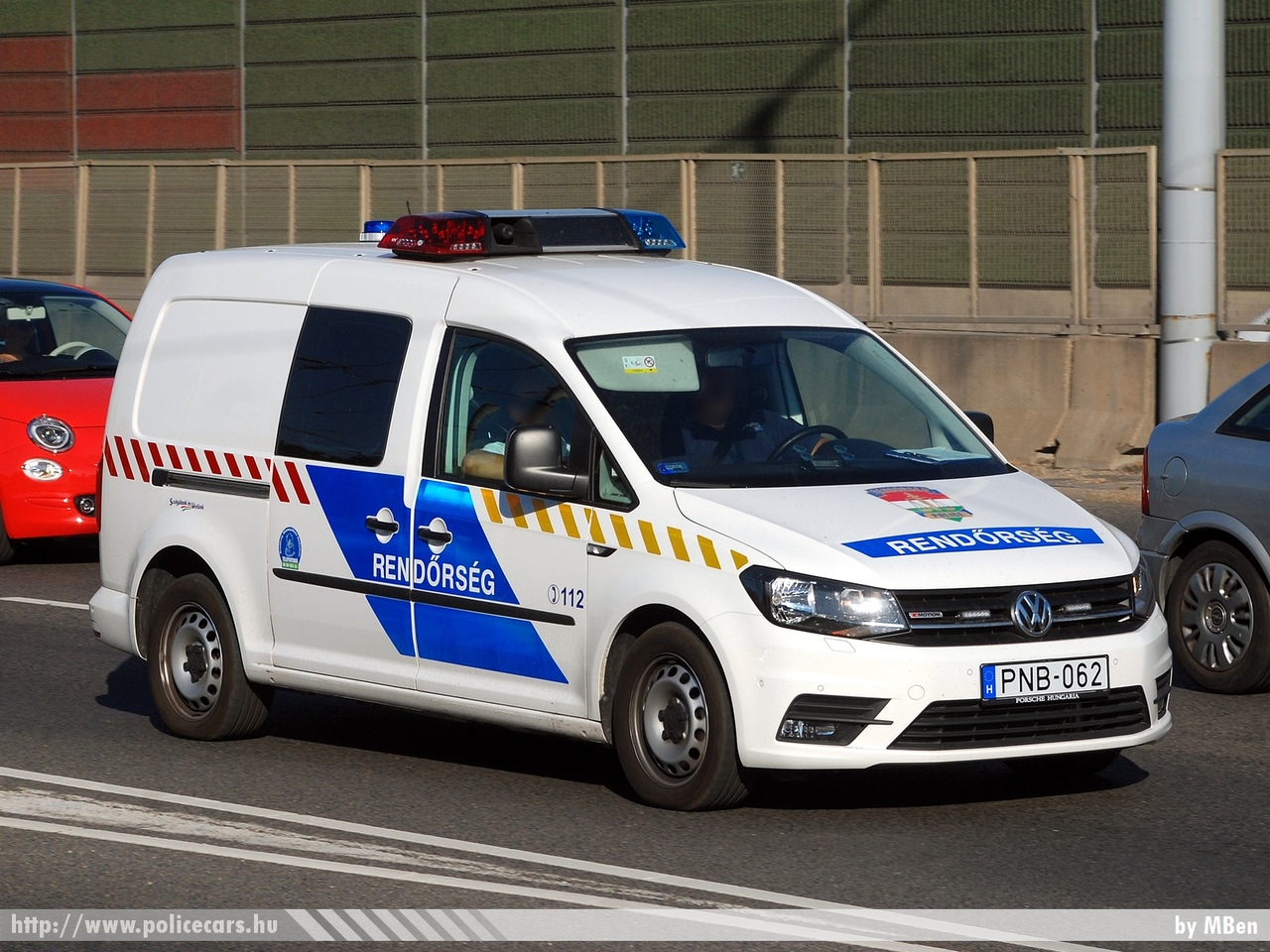 Volkswagen Caddy TDI 4Motion, fotó: MBen
Keywords: rendőr rendőrautó rendőrség magyar Magyarország police policecar Hungary hungarian PNB-062