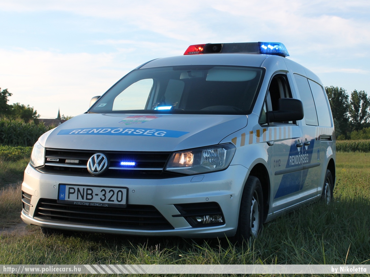 Volkswagen Caddy Maxi 2.0 TDI 4Motion, fotó: Nikoletta
Keywords: rendőr rendőrautó rendőrség magyar Magyarország police policecar Hungary hungarian PNB-320