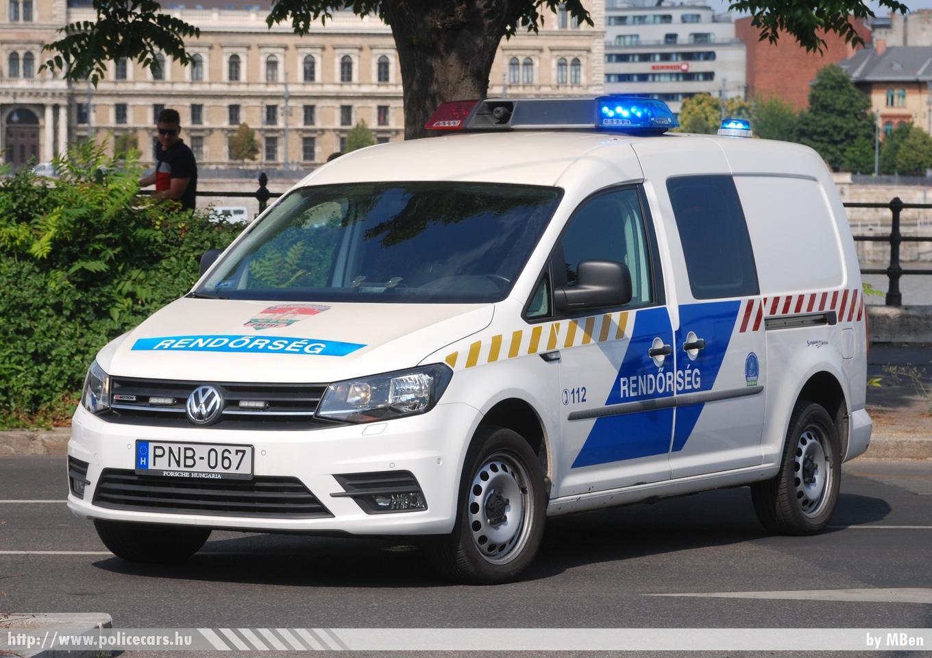 Volkswagen Caddy Maxi 2.0 TDI 4Motion, fotó: MBen
Keywords: rendőr rendőrautó rendőrség magyar Magyarország police policecar Hungary hungarian PNB-067