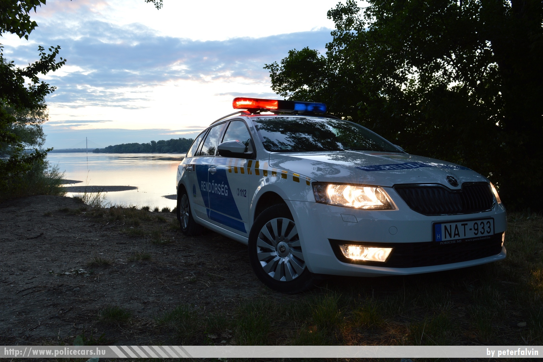 Skoda Octavia III, fotó: peterfalvin
Keywords: hungarian Hungary magyar Magyarország rendőrautó rendőr police policecar NAT-933